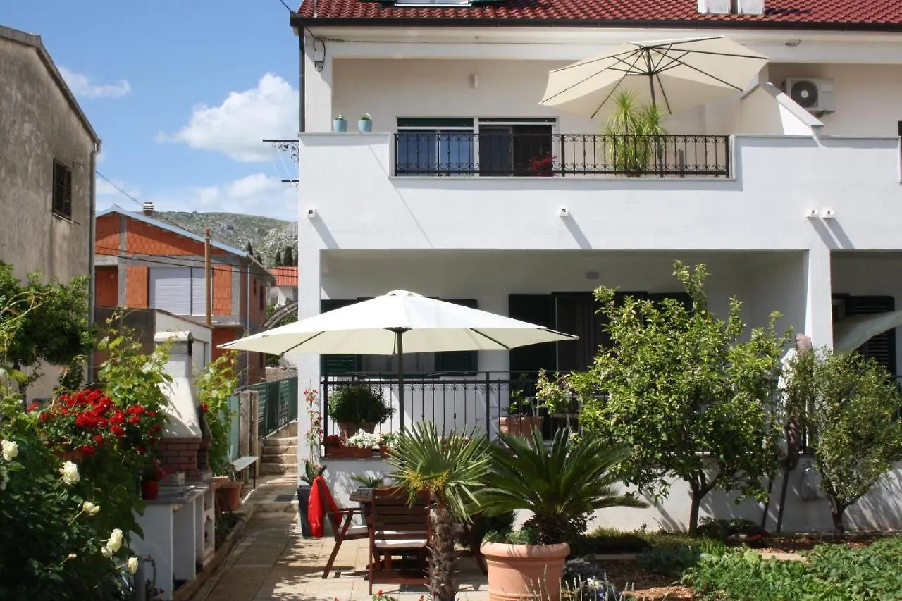 Apartments By The Sea Trogir - 20307 0*,  크로아티아