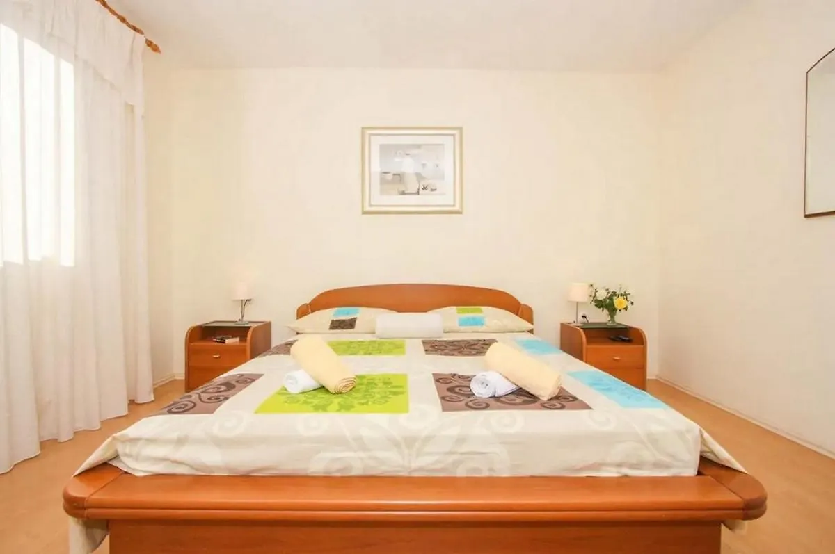 Apartments By The Sea Trogir - 20307 0*,