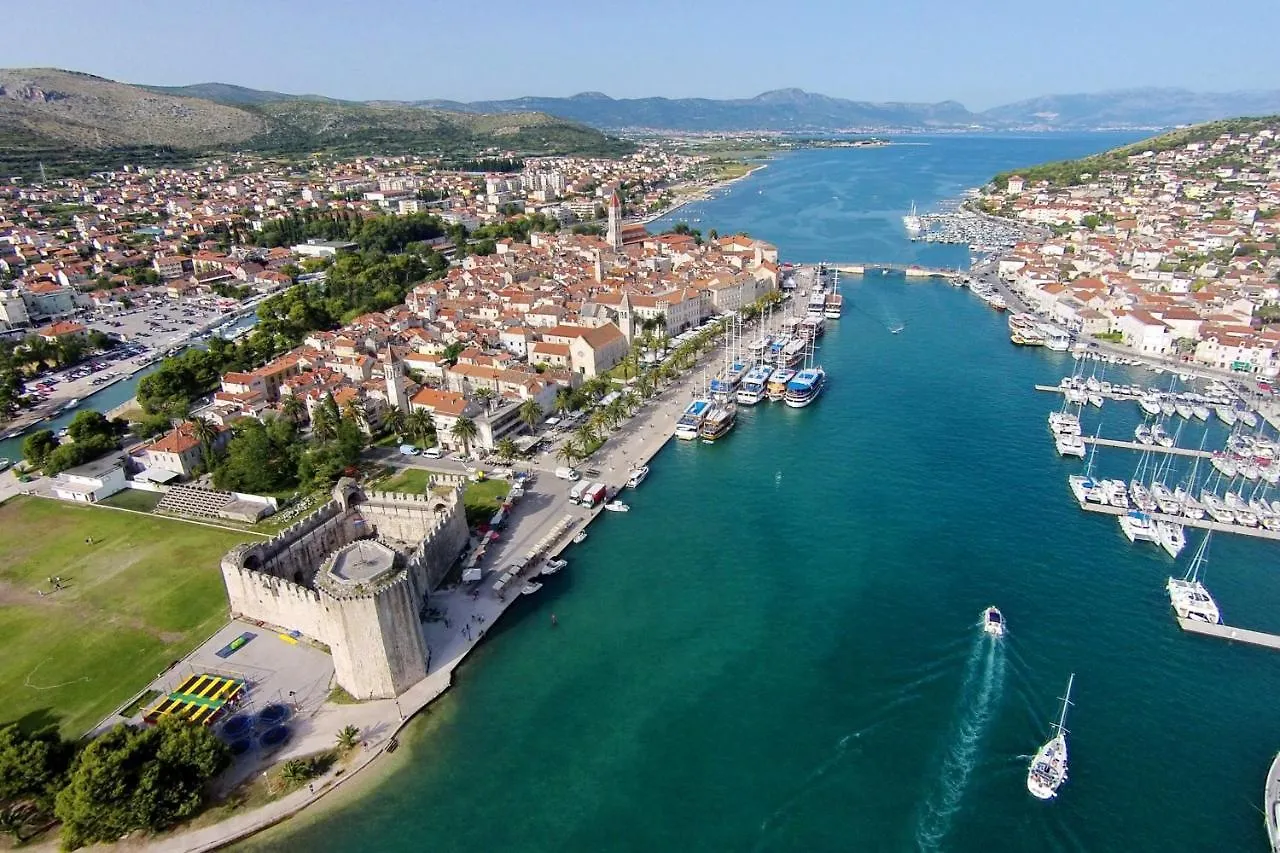 Apartments By The Sea Trogir - 20307 0*,